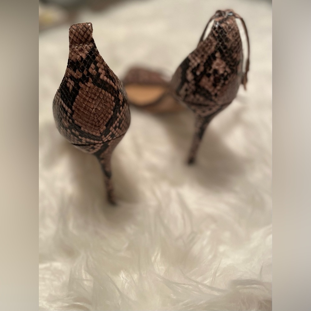 FOREVER 21 SNAKE SKIN HEELS (MISSING ONE STRAP) - Picture 9 of 9